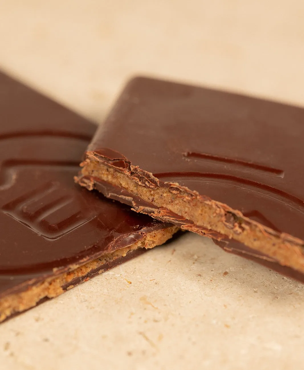 Ôme Semuliki noir 76% tablette praliné amandes bio