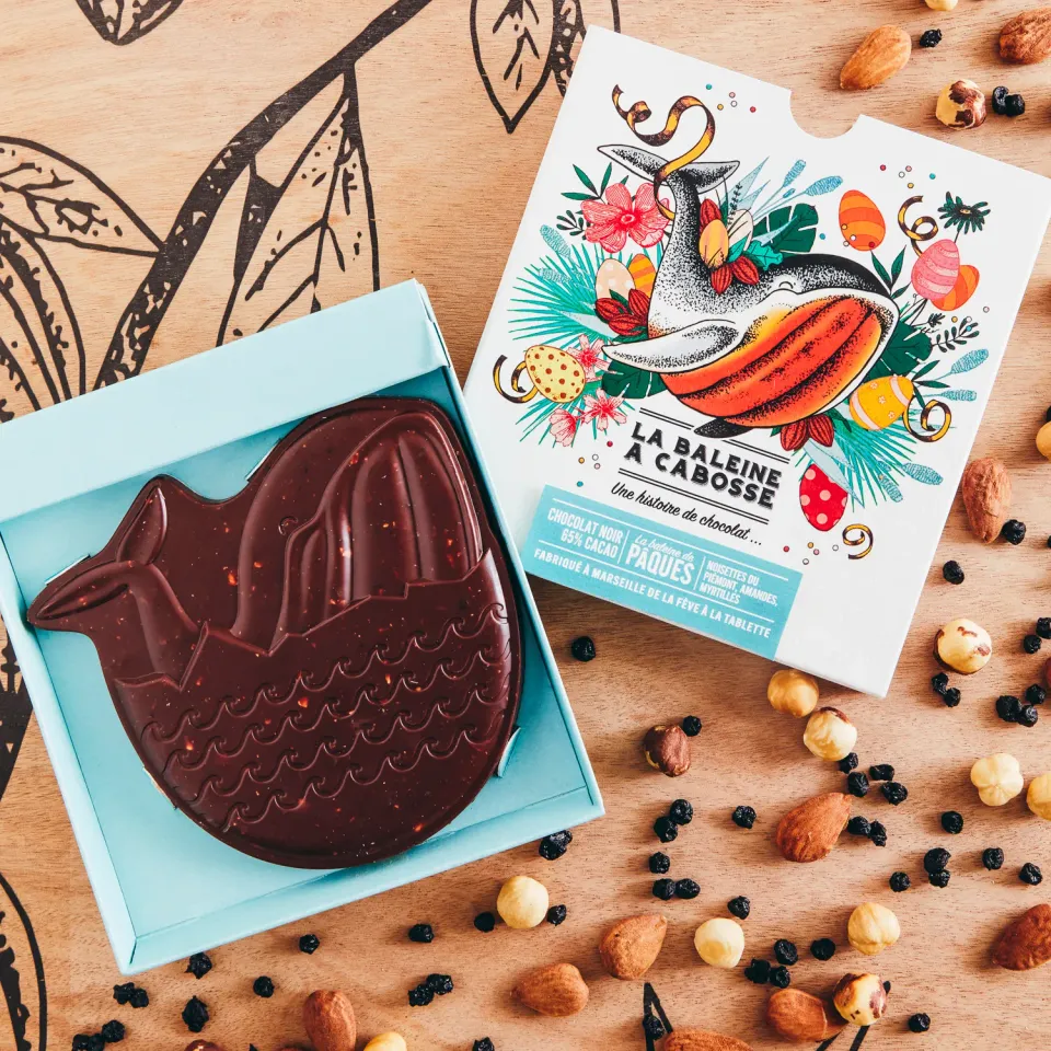 La Baleine à Cabosse Baleine de Pâques chocolat noir noisettes myrtilles