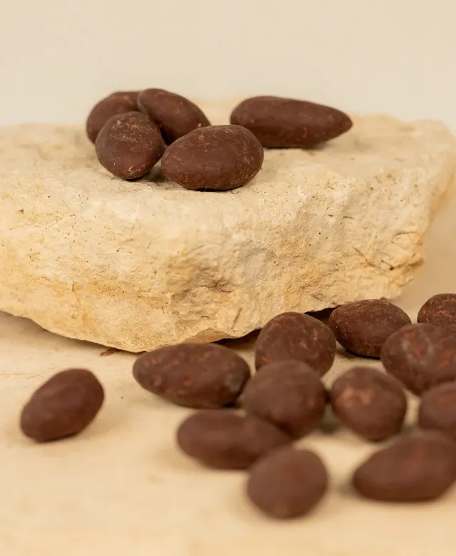 Ôme amandes enrobées chocolat noir 76% gourmandise torréfiée