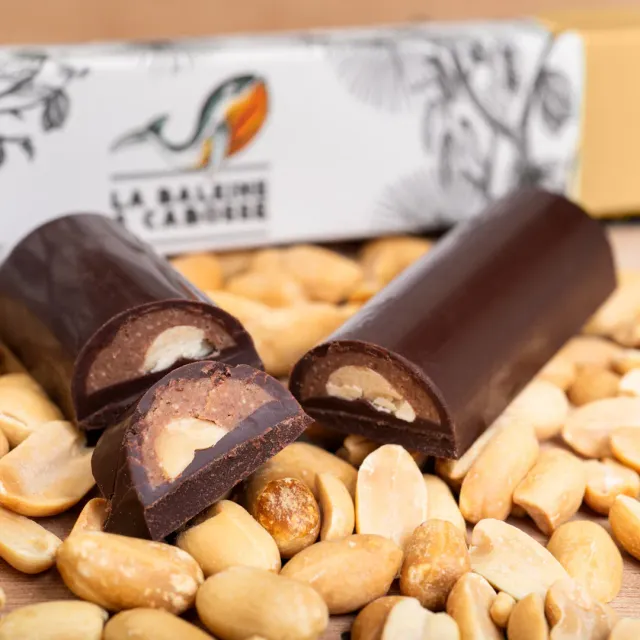 La Baleine à Cabosse praliné cacahuètes barre chocolat noir 65%