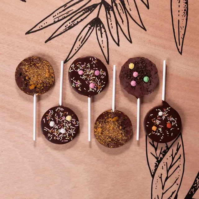 La Baleine à Cabosse lot 6 sucettes chocolat au lait 50% enfants