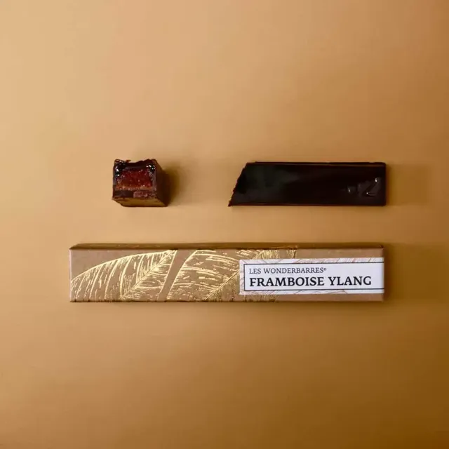 Hasnaâ Wonderbarres N°2 Framboise Ylang barre chocolatée 35g noir